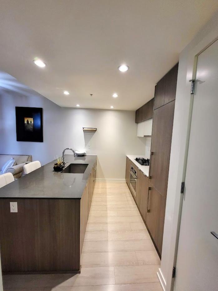 Your Perfect Escape - Modern Landmark Condo In Downtown Calgary - Free Parking- Premium Location Eksteriør billede
