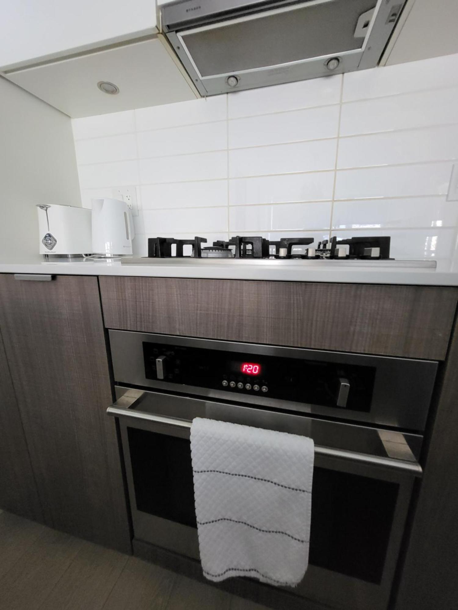 Your Perfect Escape - Modern Landmark Condo In Downtown Calgary - Free Parking- Premium Location Eksteriør billede